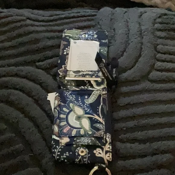 NWT Vera Bradley Zip IDCase/ wallet - Picture 8 of 10